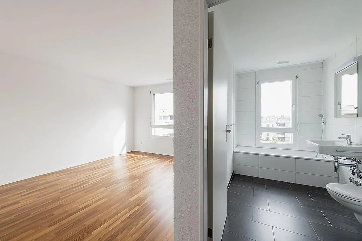 Moderne 4.5 Zimmer-Wohnung mit grosser Loggia - Foto 7 von 9