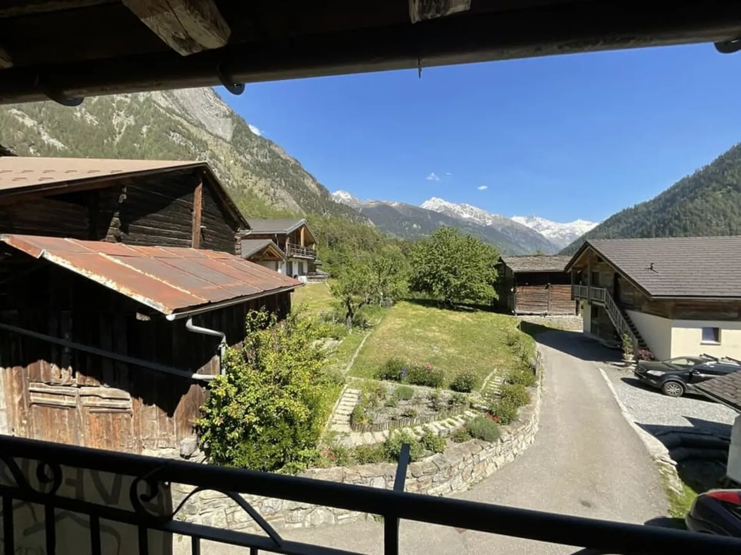 Appartement et terrain à vendre dans le village de Vollèges - Photo 3 sur 13