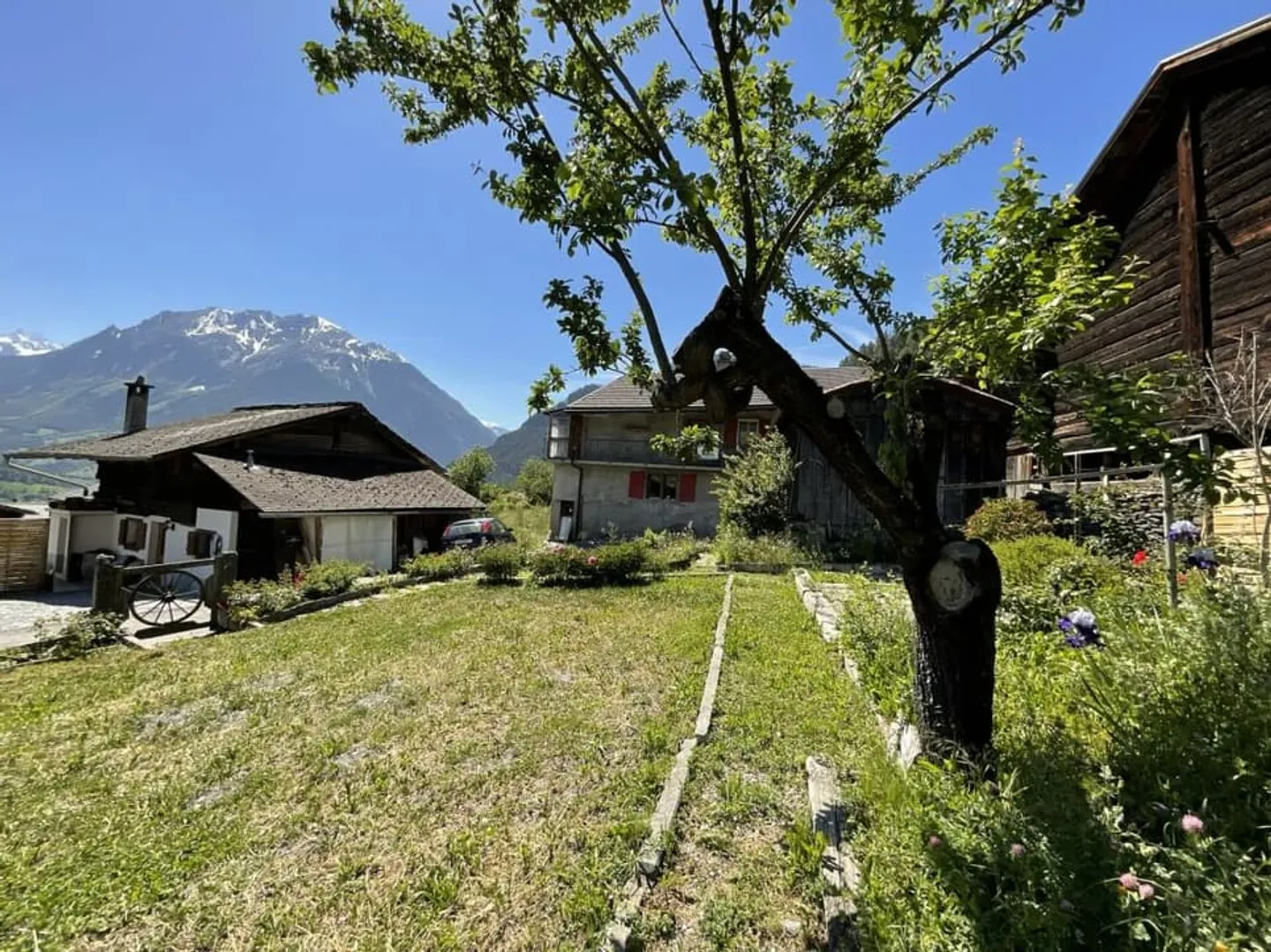 Appartement et terrain à vendre dans le village de Vollèges - Photo 1 sur 13