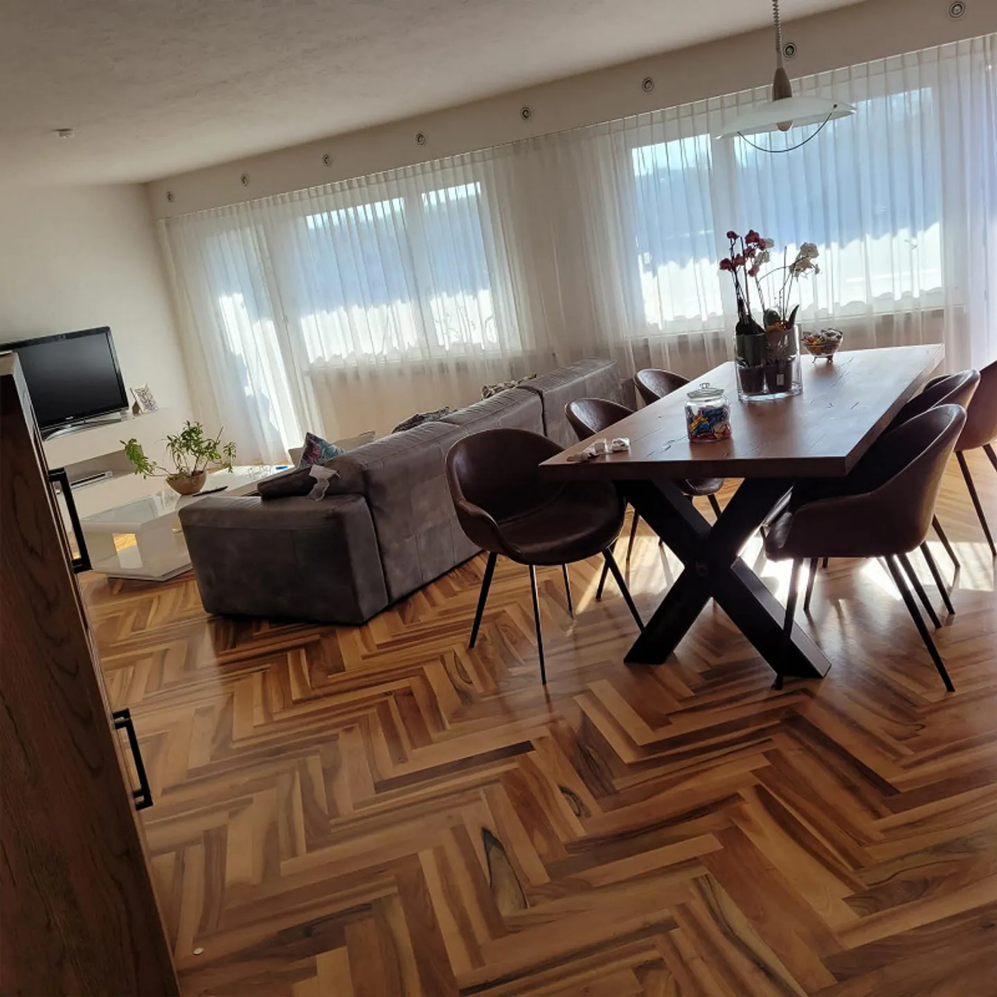 Sunny Living Happiness in Uster – 3.5 Rooms, Balcony & Garage - Photo 2 of 12