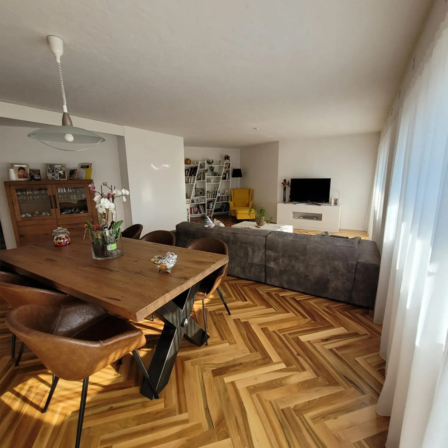 Sunny Living Happiness in Uster – 3.5 Rooms, Balcony & Garage - Photo 1 of 12