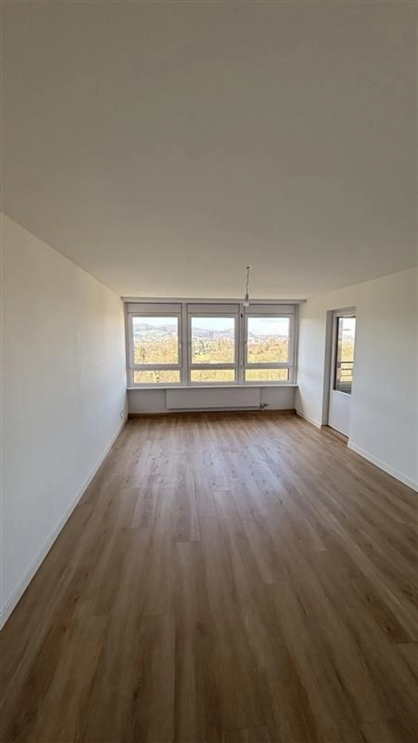 Charming 1.5-room apartment with balcony and great connections - Photo 3 of 7