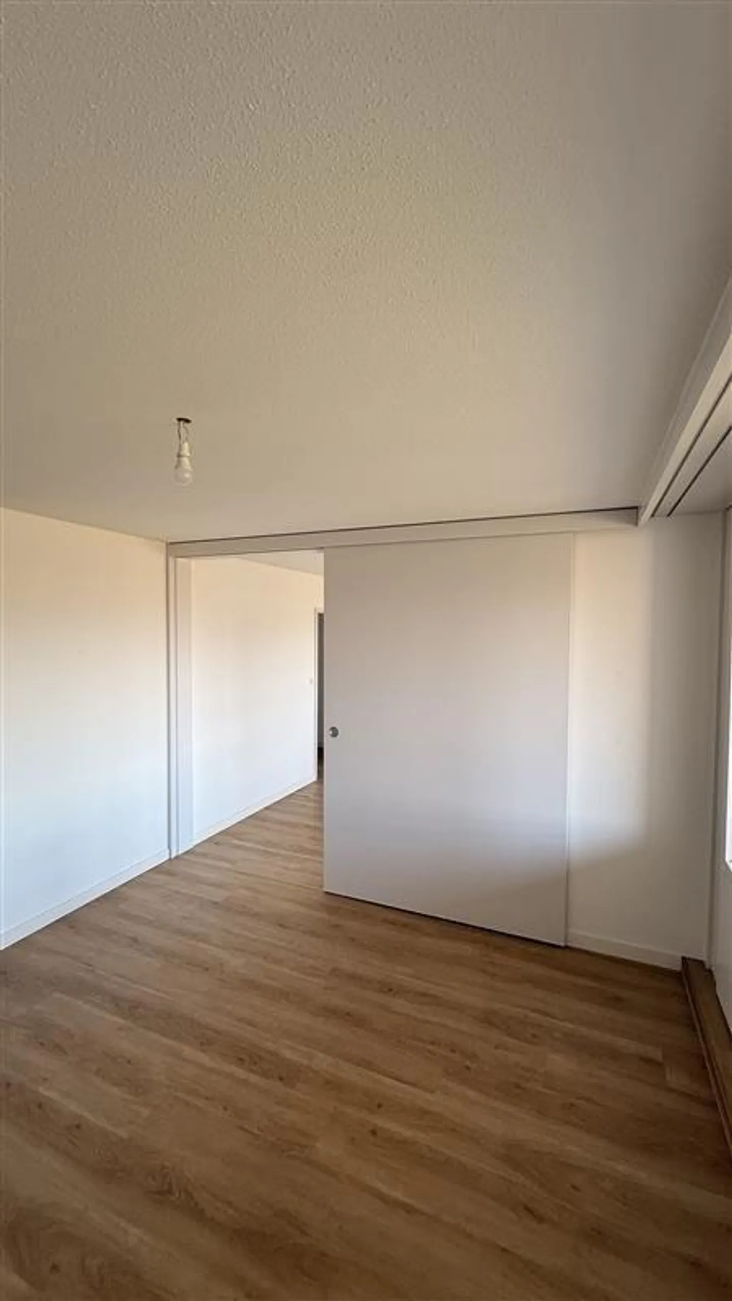 Charming 1.5-room apartment with balcony and great connections - Photo 4 of 7