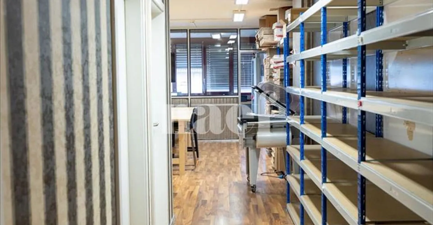 Office space for rent - Photo 4 of 8