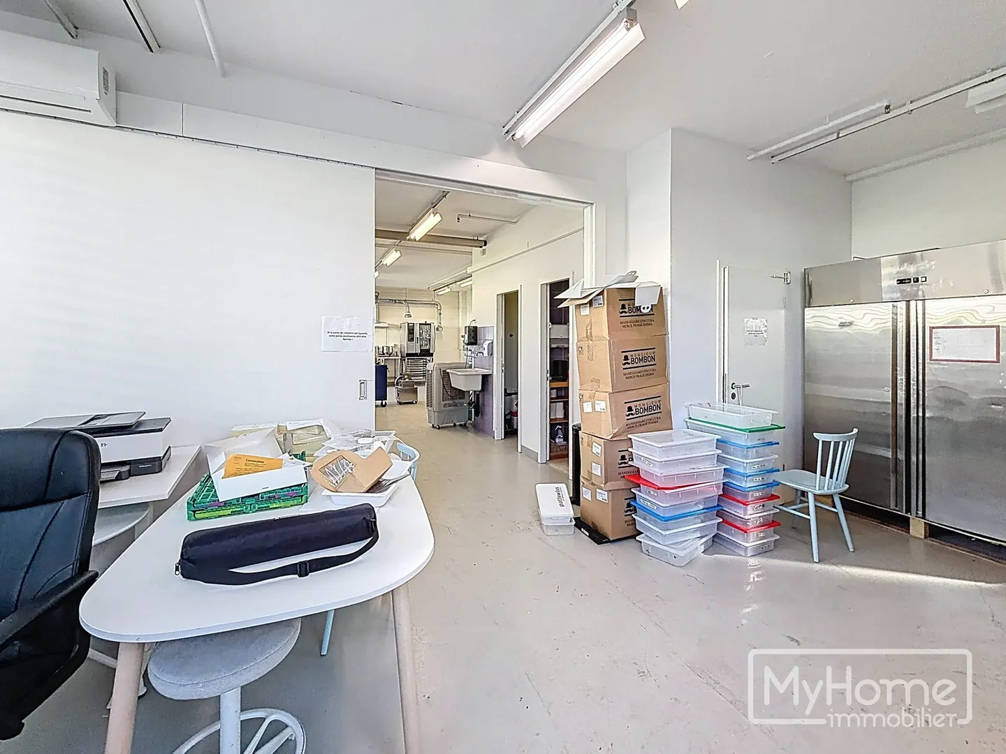 Spazio commerciale di 153m² in affitto a Lonay - Foto 2 di 6