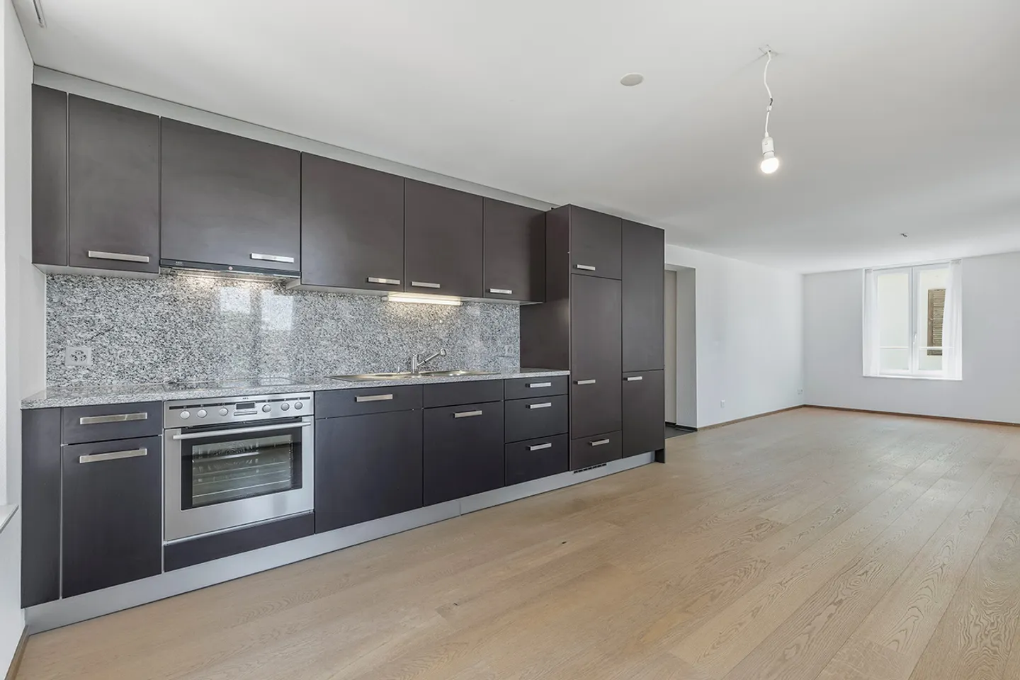 Charming Apartment with Garden - Photo 2 of 8