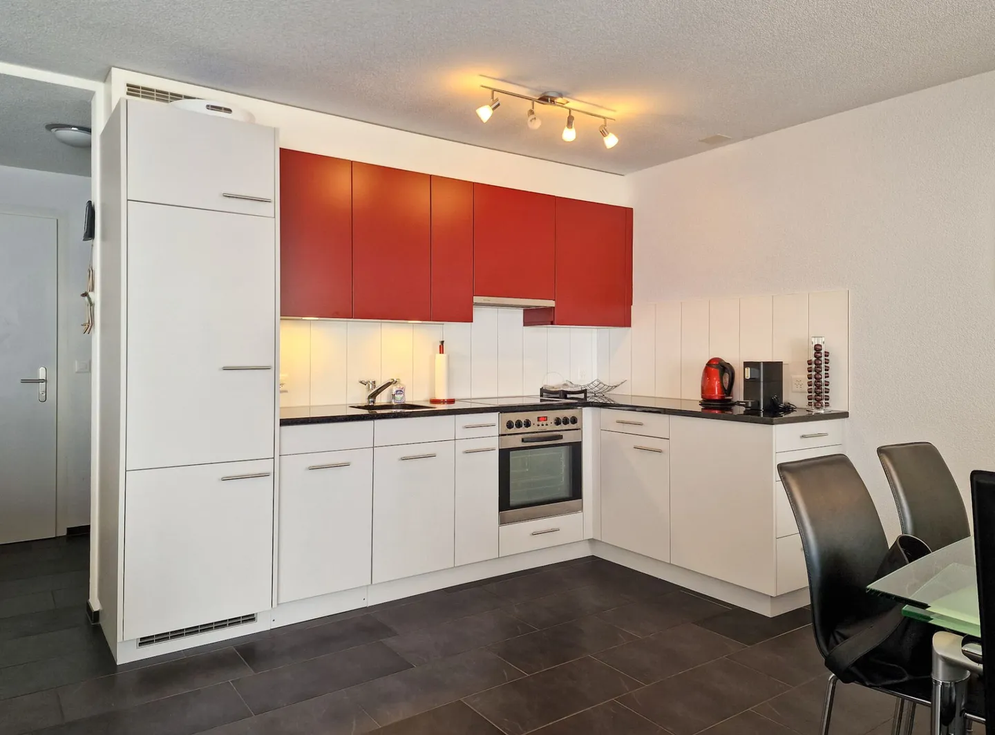 Ski-in / Ski-out - beautiful 3.5-room holiday apartment to fall in love with - Photo 4 of 13