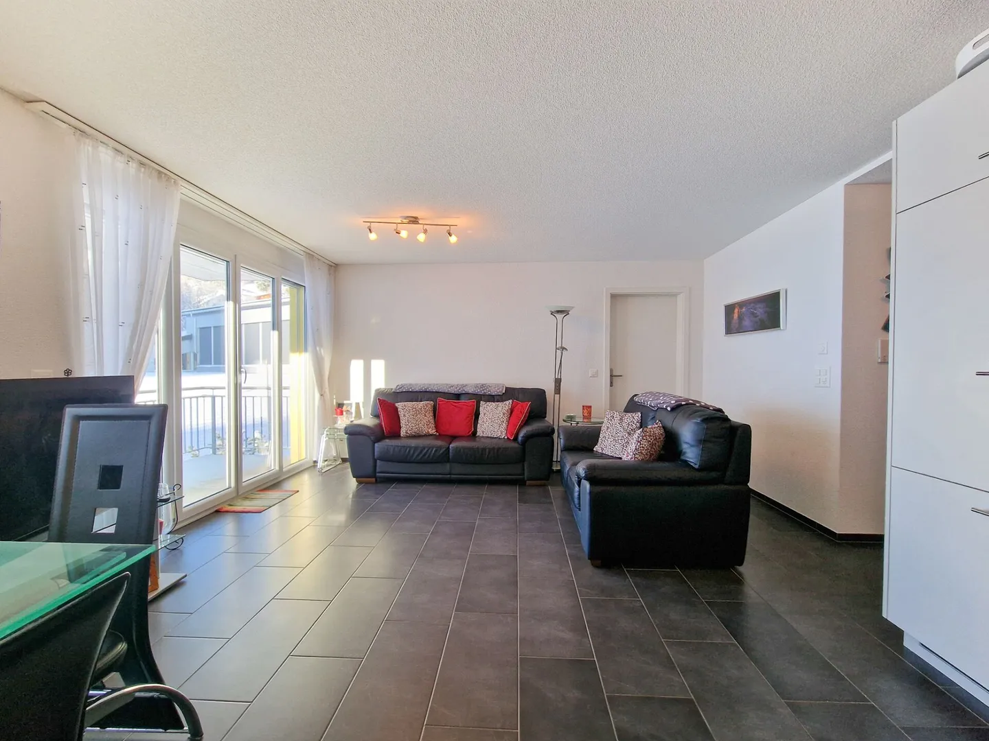 Ski-in / Ski-out - beautiful 3.5-room holiday apartment to fall in love with - Photo 5 of 13