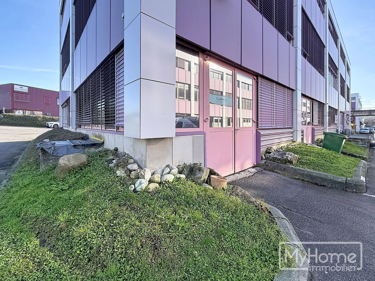 Spazio commerciale di 153m² in affitto a Lonay - Foto 1 di 6