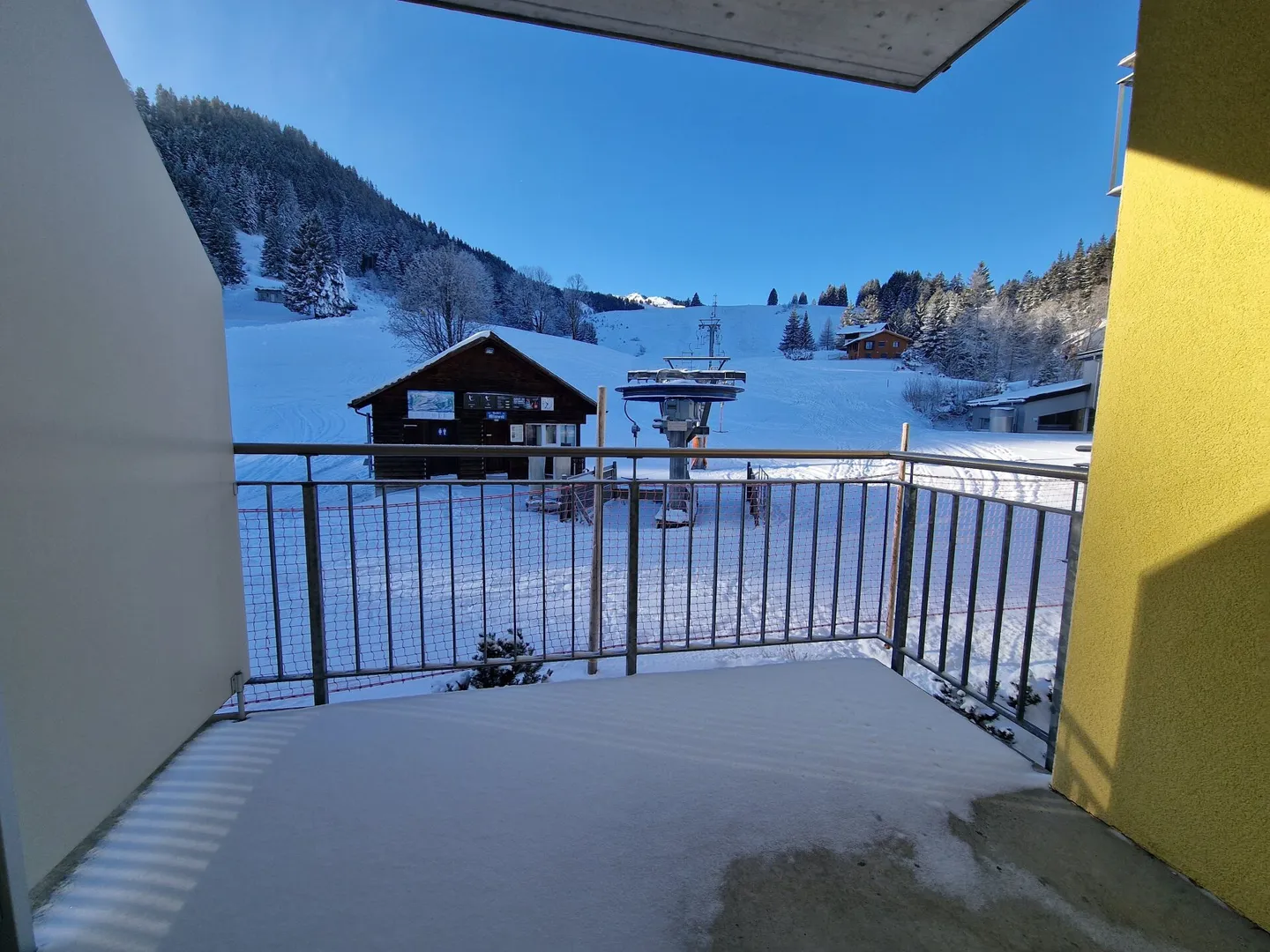 Ski-in / Ski-out - beautiful 3.5-room holiday apartment to fall in love with - Photo 10 of 13