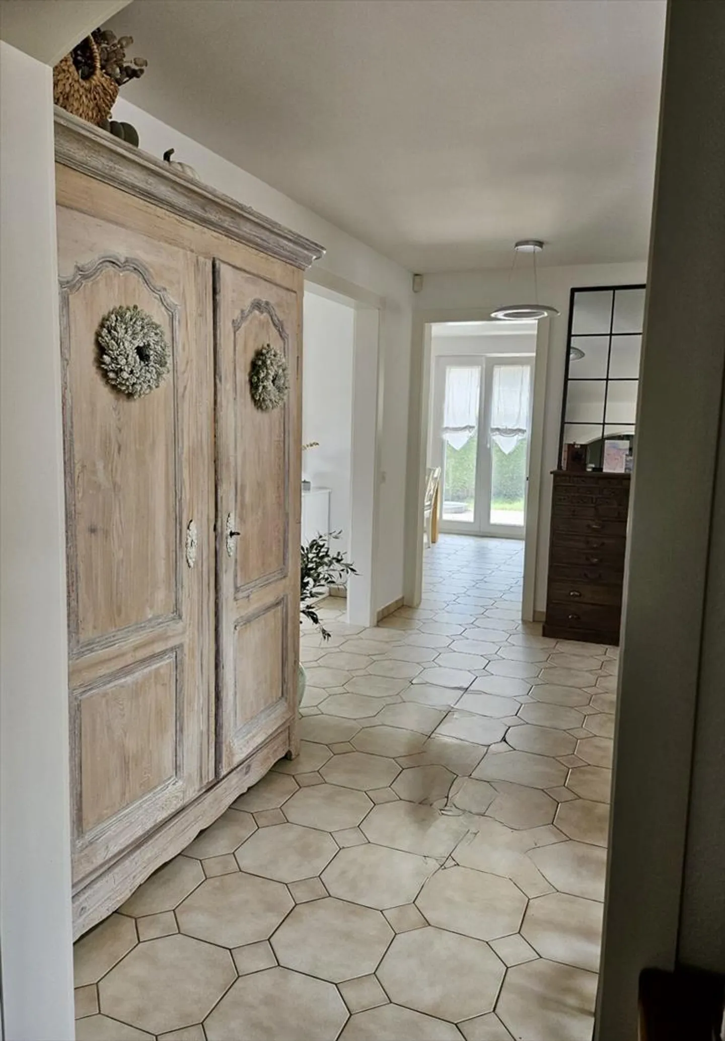 Detached villa with plenty of light and large studio - Photo 5 of 13