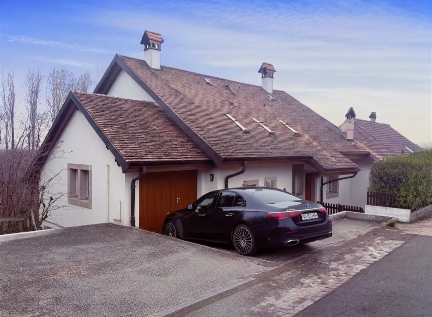 Detached villa with plenty of light and large studio - Photo 1 of 13