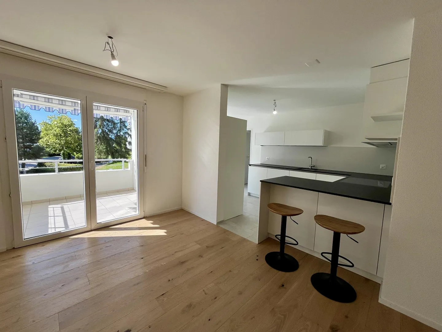 First occupancy after complete renovation - 109 m2 with balcony and lift - Photo 1 of 31