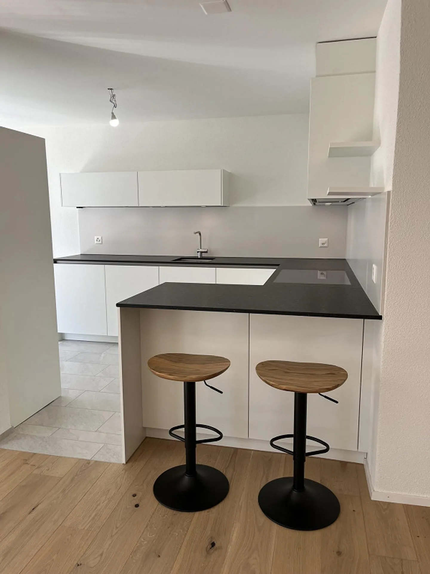 First occupancy after complete renovation - 109 m2 with balcony and lift - Photo 9 of 31