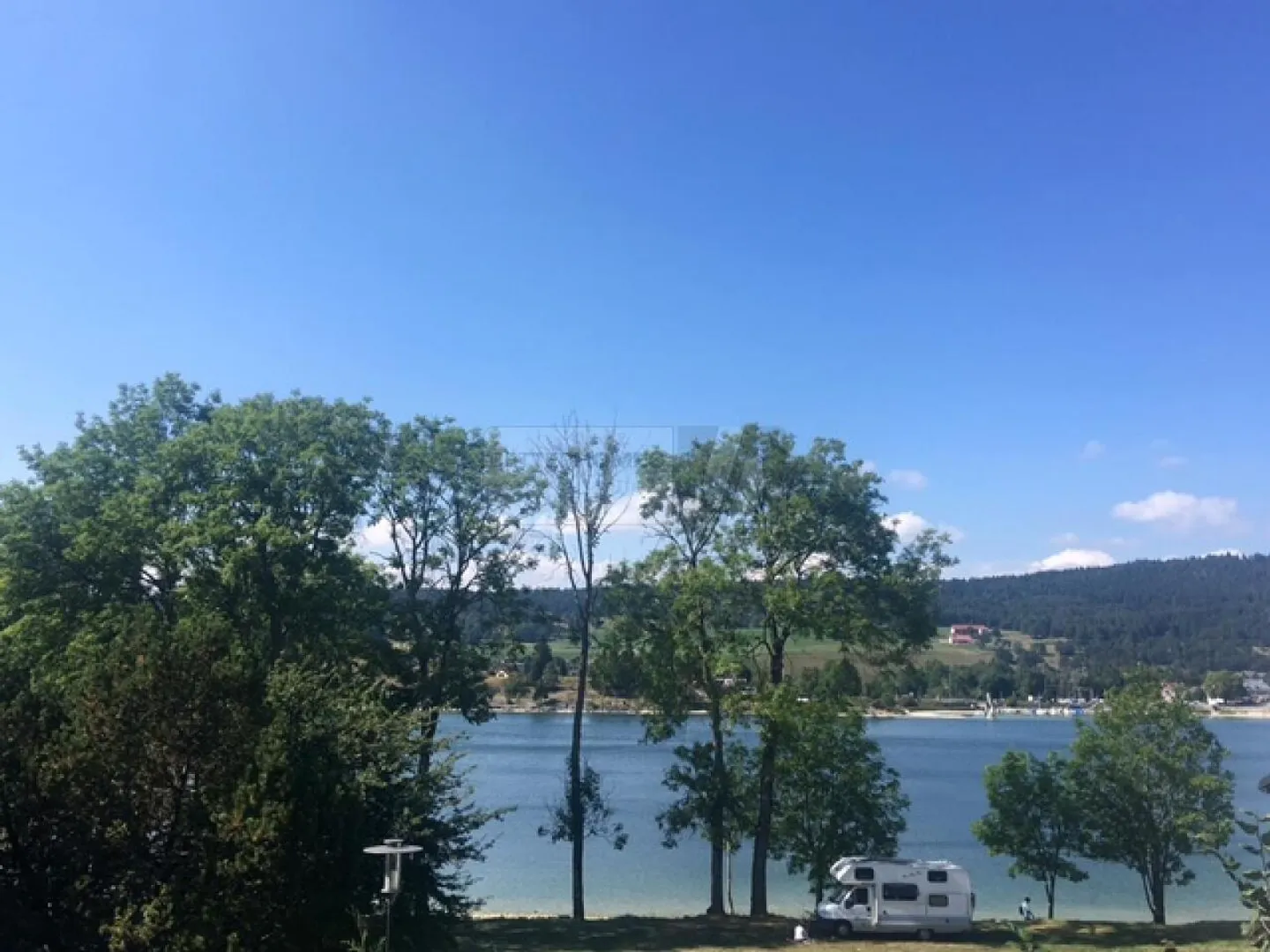 SPAZIOSO CON GIARDINO AL LAGO - Foto 3 di 6