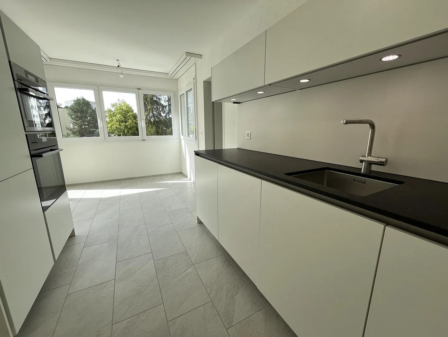 First occupancy after complete renovation - 109 m2 with balcony and lift - Photo 10 of 31