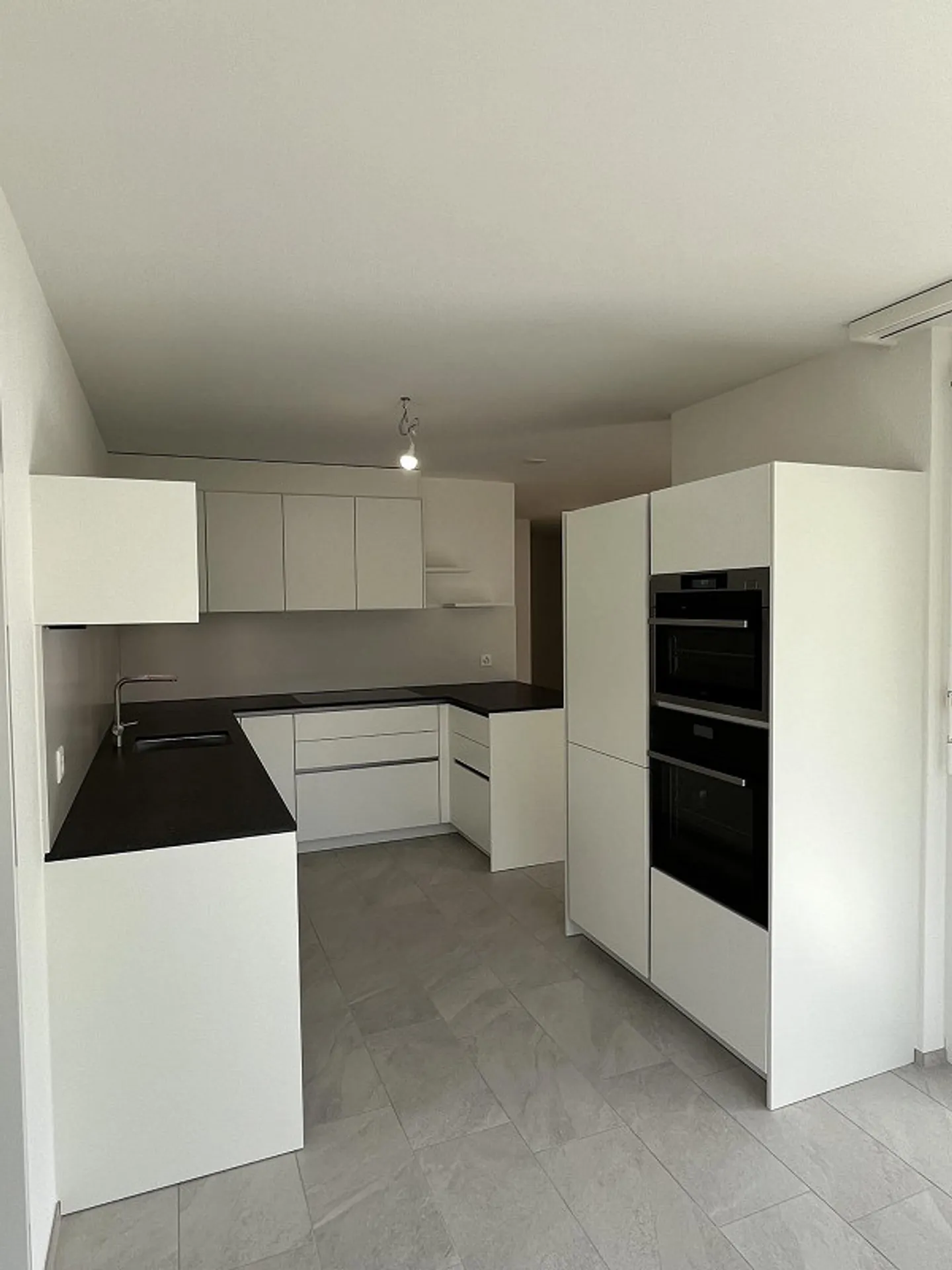 First occupancy after complete renovation - 109 m2 with balcony and lift - Photo 11 of 31