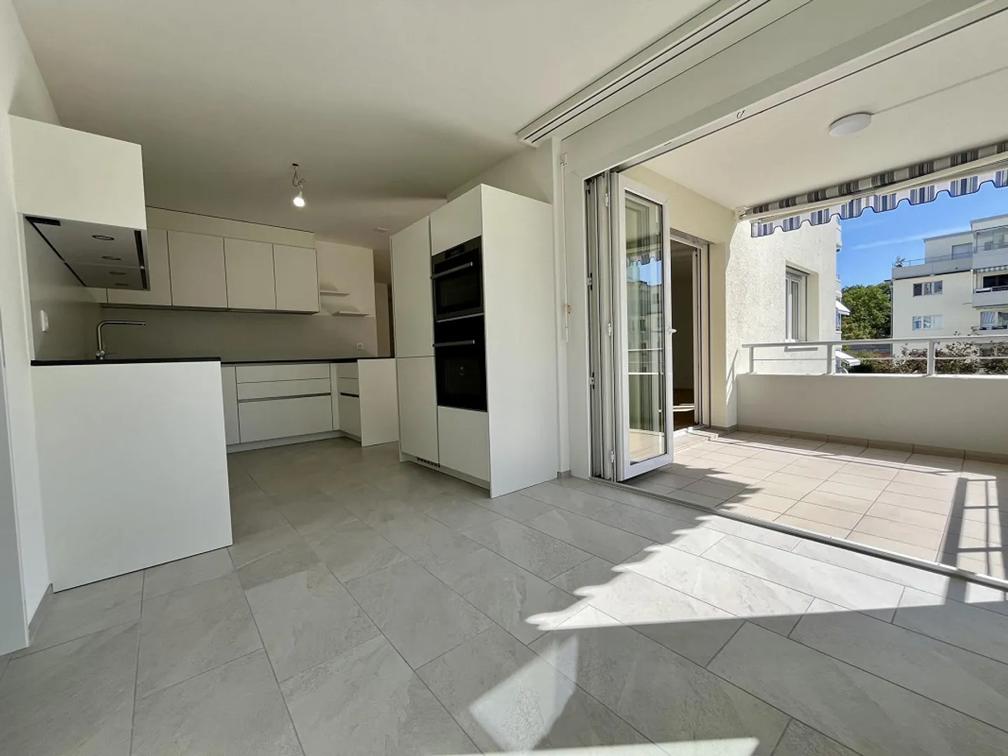 First occupancy after complete renovation - 109 m2 with balcony and lift - Photo 12 of 31
