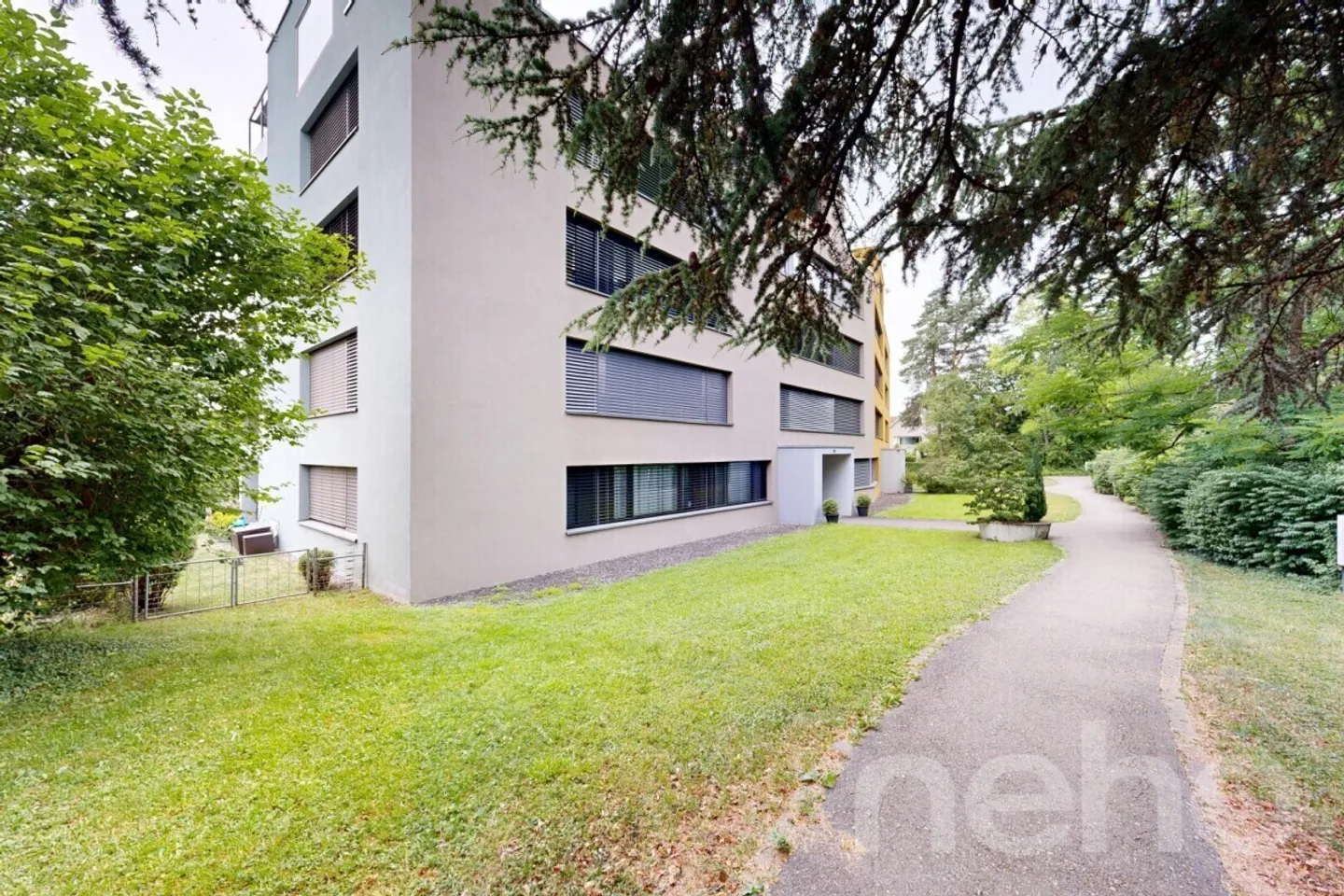 Vivere in un paradiso giardino? 4,5 camere in una posizione attraente - Foto 11 di 12