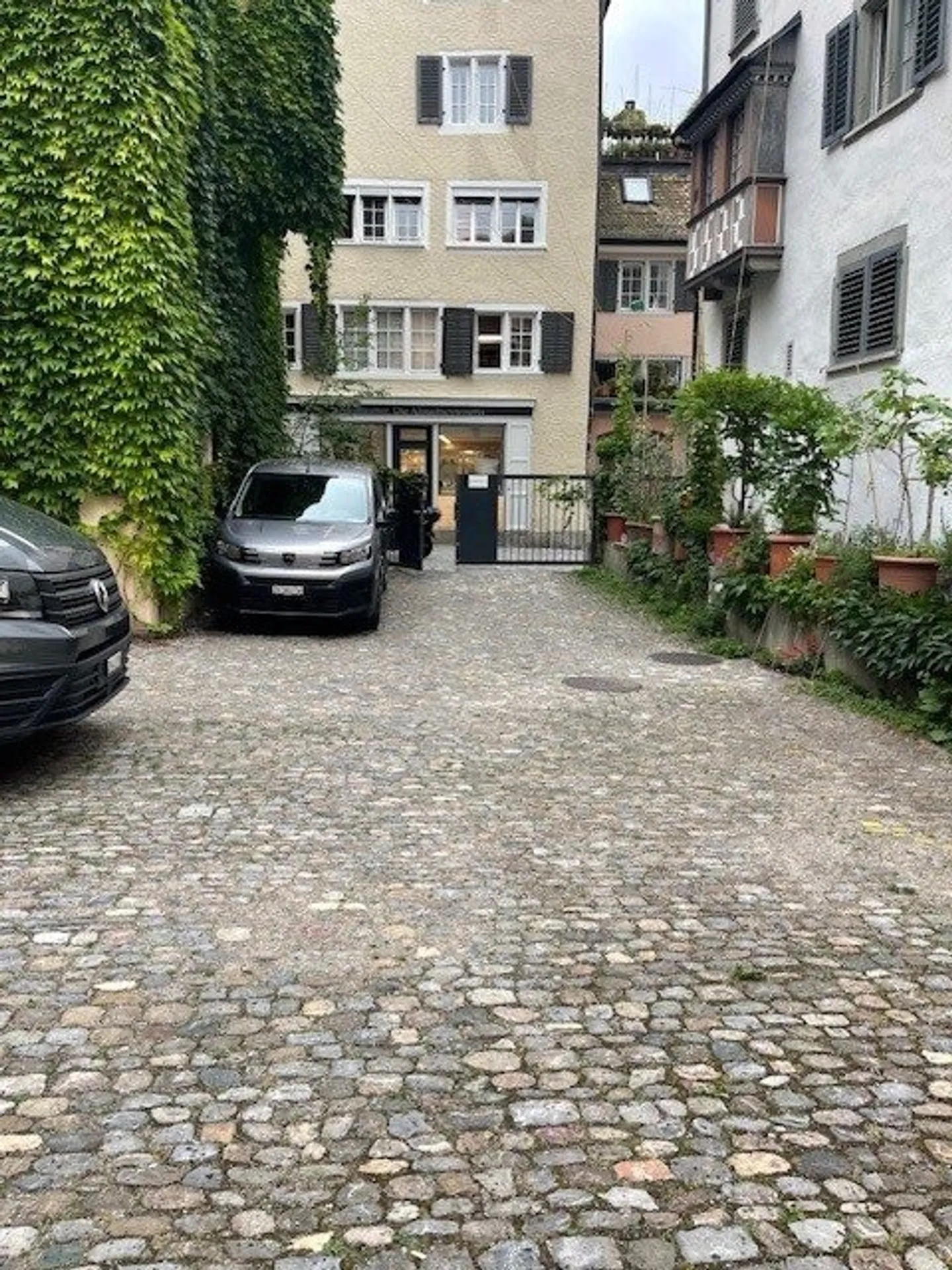 Outdoor parking space for rent in Niederdörfli - Photo 2 of 2