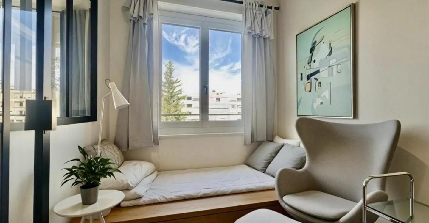 Charming 39 m² Studio in a secure and green residence - Photo 3 of 5