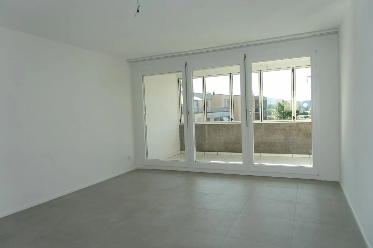 Condominium de 3,5 pièces récemment rénové avec place de parking - Photo 1 sur 21