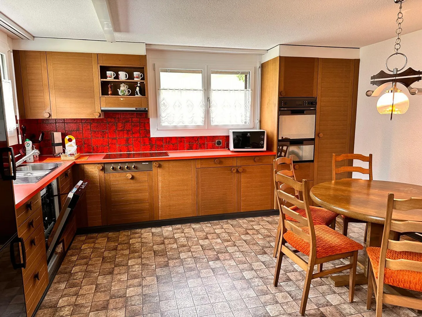 Casa unifamiliare indipendente di 6 stanze con sala hobby e 2 garage - Foto 13 di 30