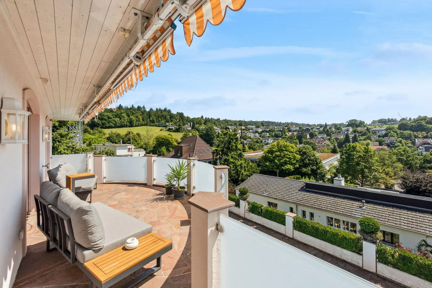 Posizione soleggiata in collina con vista sulla città vecchia e piscina privata - Foto 3 di 4
