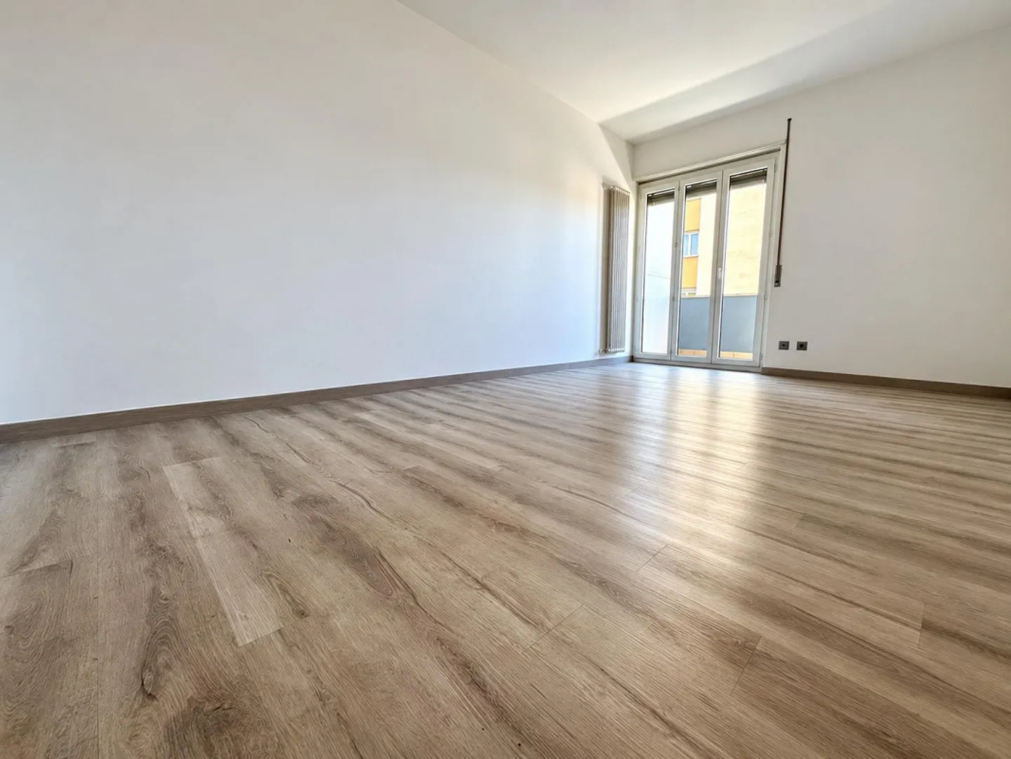 Renovated 3.5-room apartment in Chiasso - Photo 2 of 8