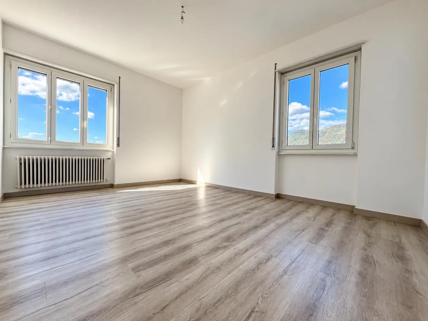 Renovated 3.5-room apartment in Chiasso - Photo 5 of 8