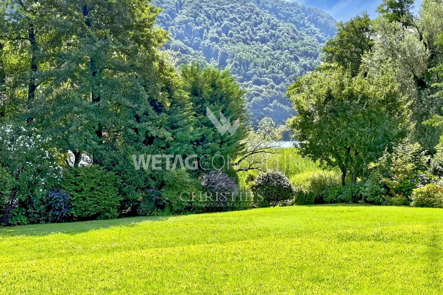 Lugano-Magliaso: magnifica villa con piscina interna, direttamente sul lago di Lugano - Foto 2 di 13