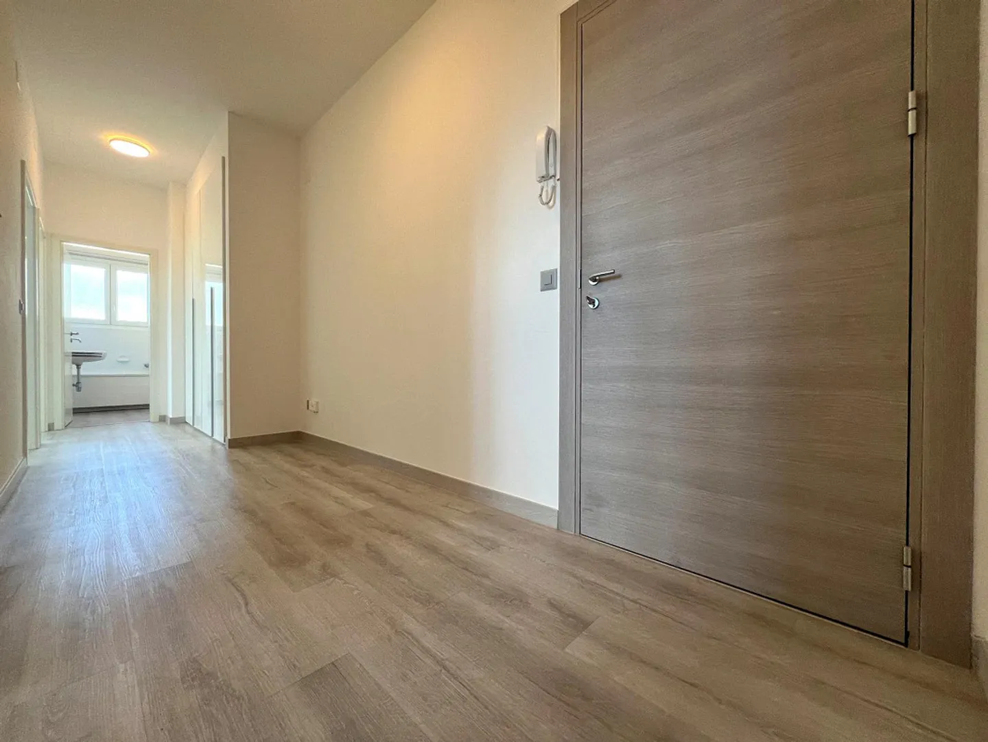 Renovated 3.5-room apartment in Chiasso - Photo 3 of 8