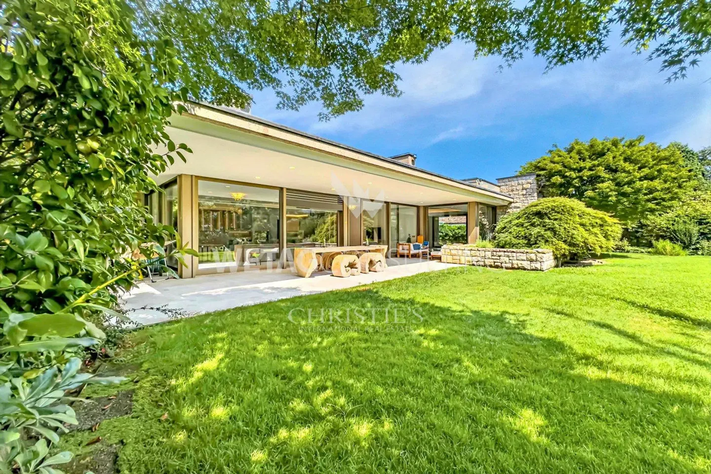 Lugano-Magliaso: magnifica villa con piscina interna, direttamente sul lago di Lugano - Foto 1 di 13