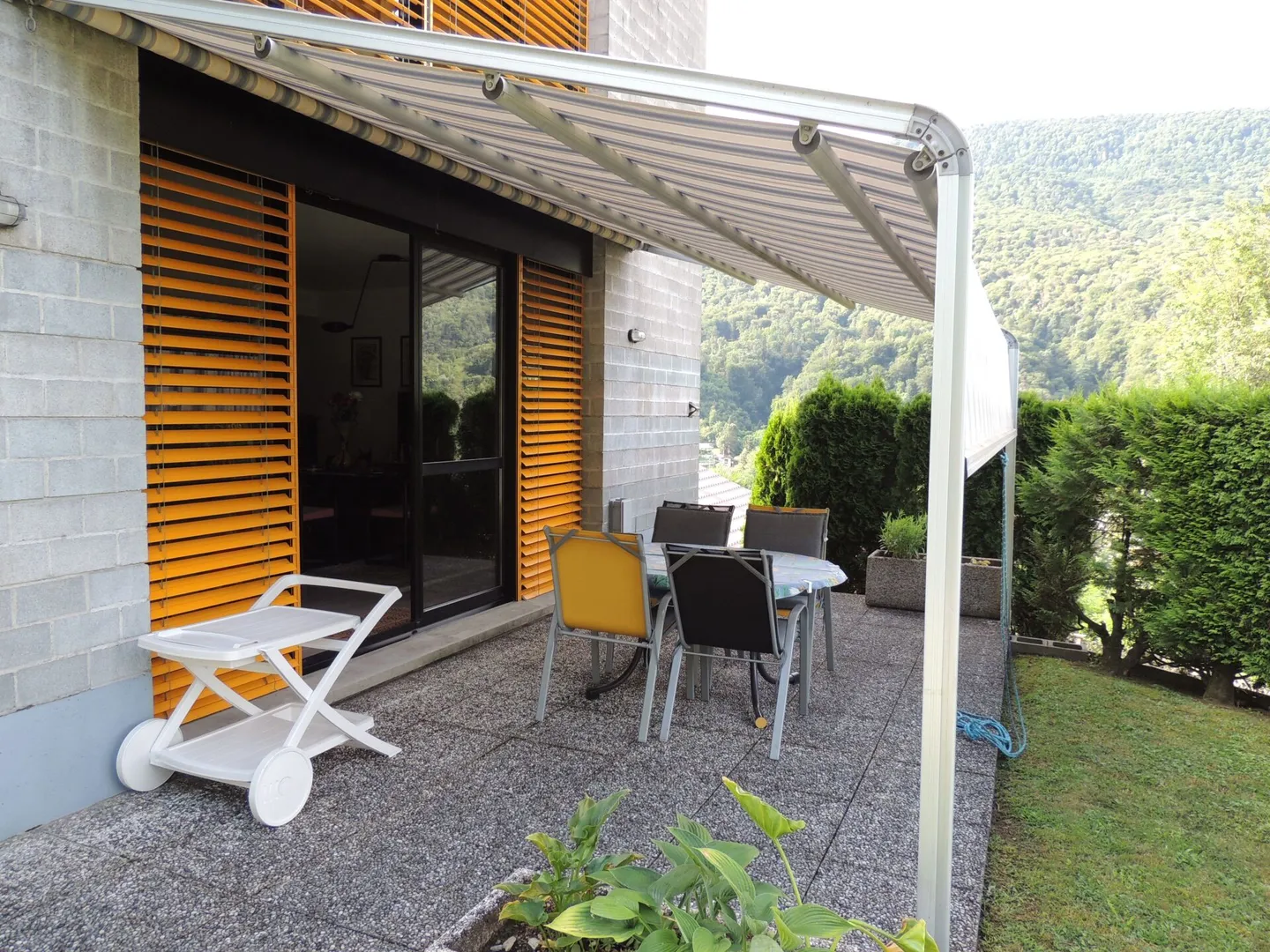 CASA UNIFAMILIARE CON GIARDINO IMMERSA NEL VERDE - Foto 13 di 35
