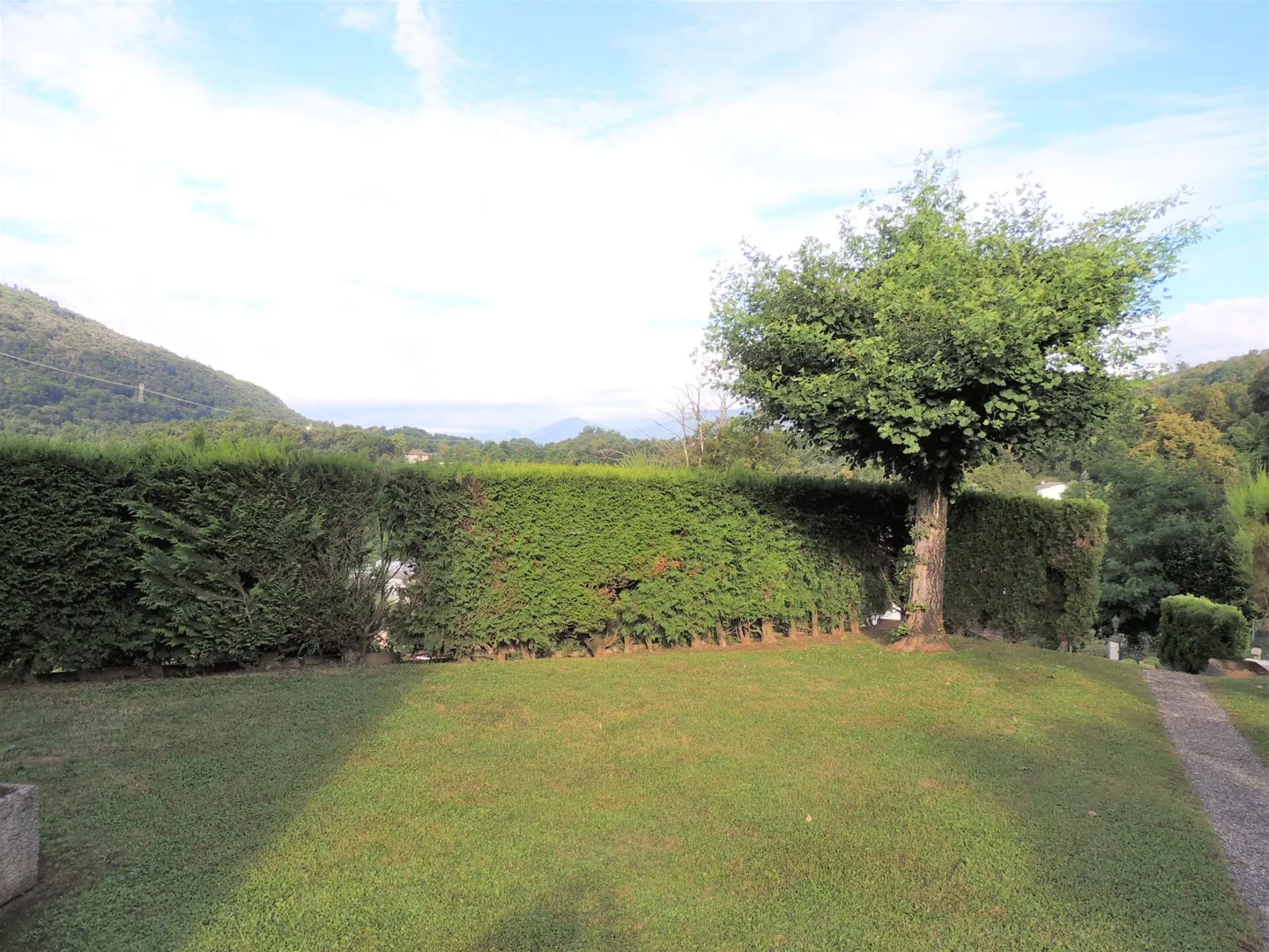 CASA UNIFAMILIARE CON GIARDINO IMMERSA NEL VERDE - Foto 15 di 35