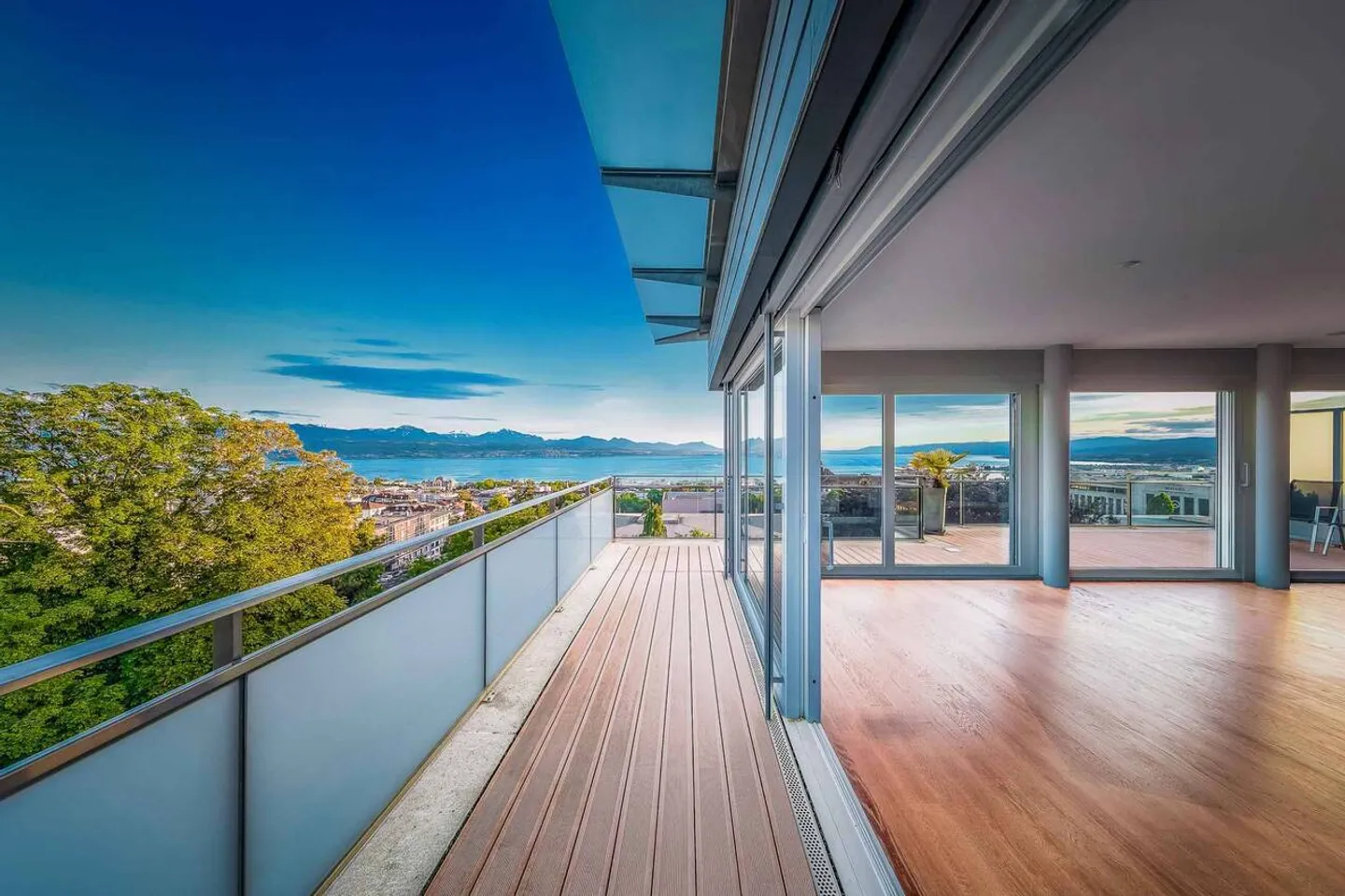 Penthouse of Exception with 5.5 Rooms, Private Rooftop Garden and Panoramic View of Lake Geneva and the Alps - Photo 1 of 1