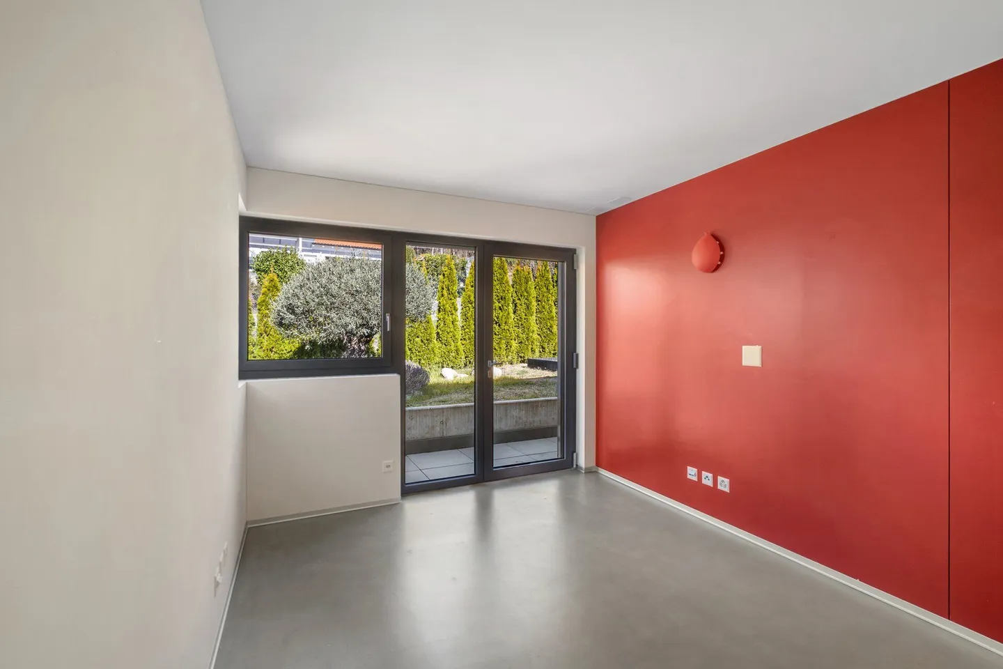 Modern villa with two gardens and panoramic views - Photo 6 of 10