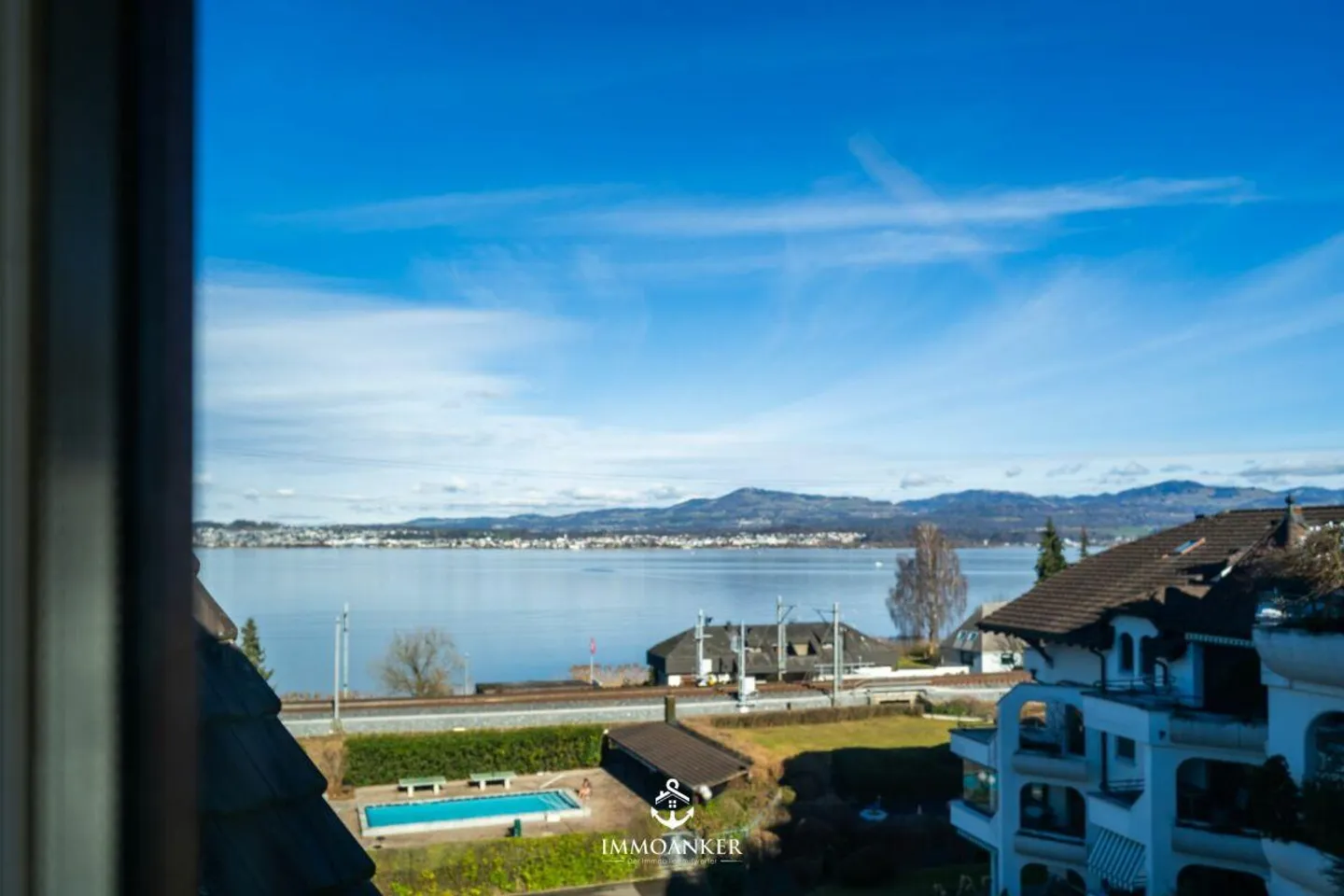 Exclusive 6.5-room penthouse apartment with lift directly into the apartment - Seepark Altendorf - Photo 2 of 13