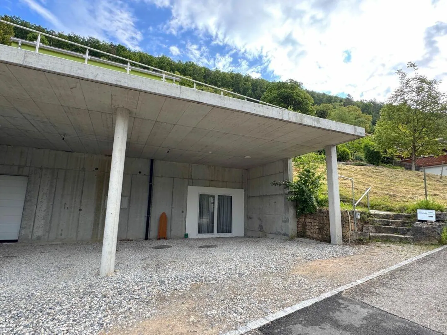 Grosszügige Familienliegenschaft am Sonnenhang von Oberdorf BL - Foto 2 von 23