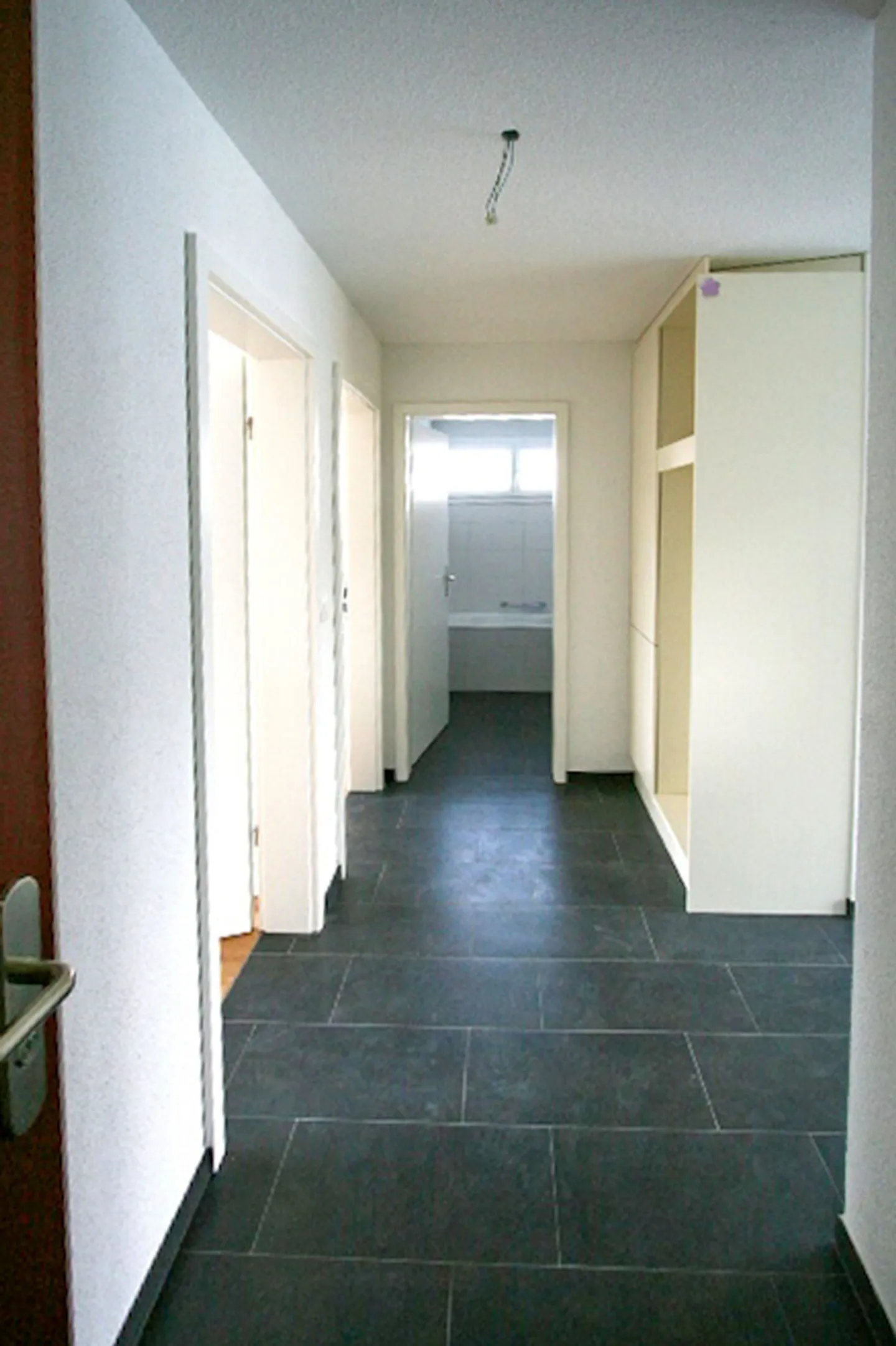 Appartement lumineux de 3,5 pièces avec terrasse et vue ! - Photo 4 sur 7