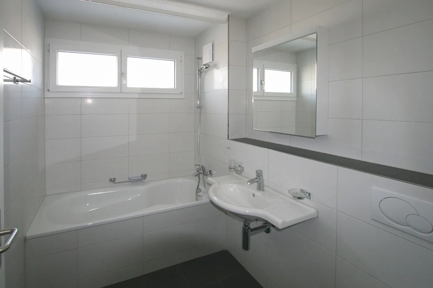 Appartement lumineux de 3,5 pièces avec terrasse et vue ! - Photo 6 sur 7