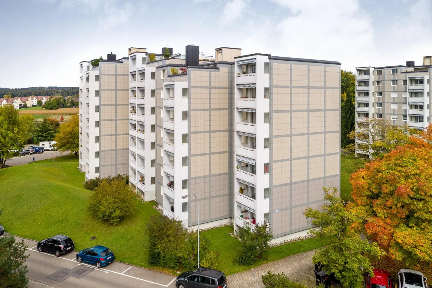 Spacious 5.5-Room Apartment - Photo 2 of 11