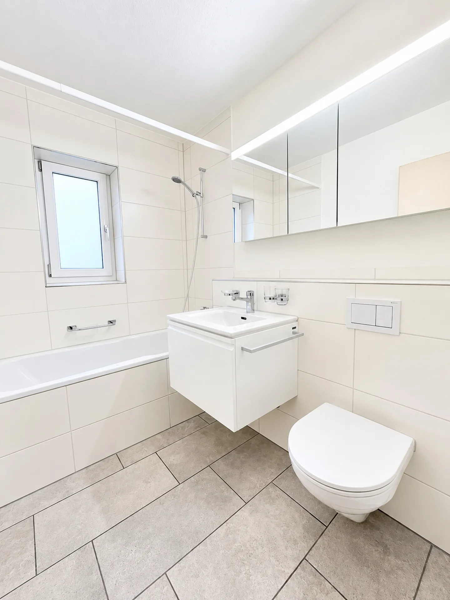 Modernes Apartment mit Balkon - Foto 6 von 8