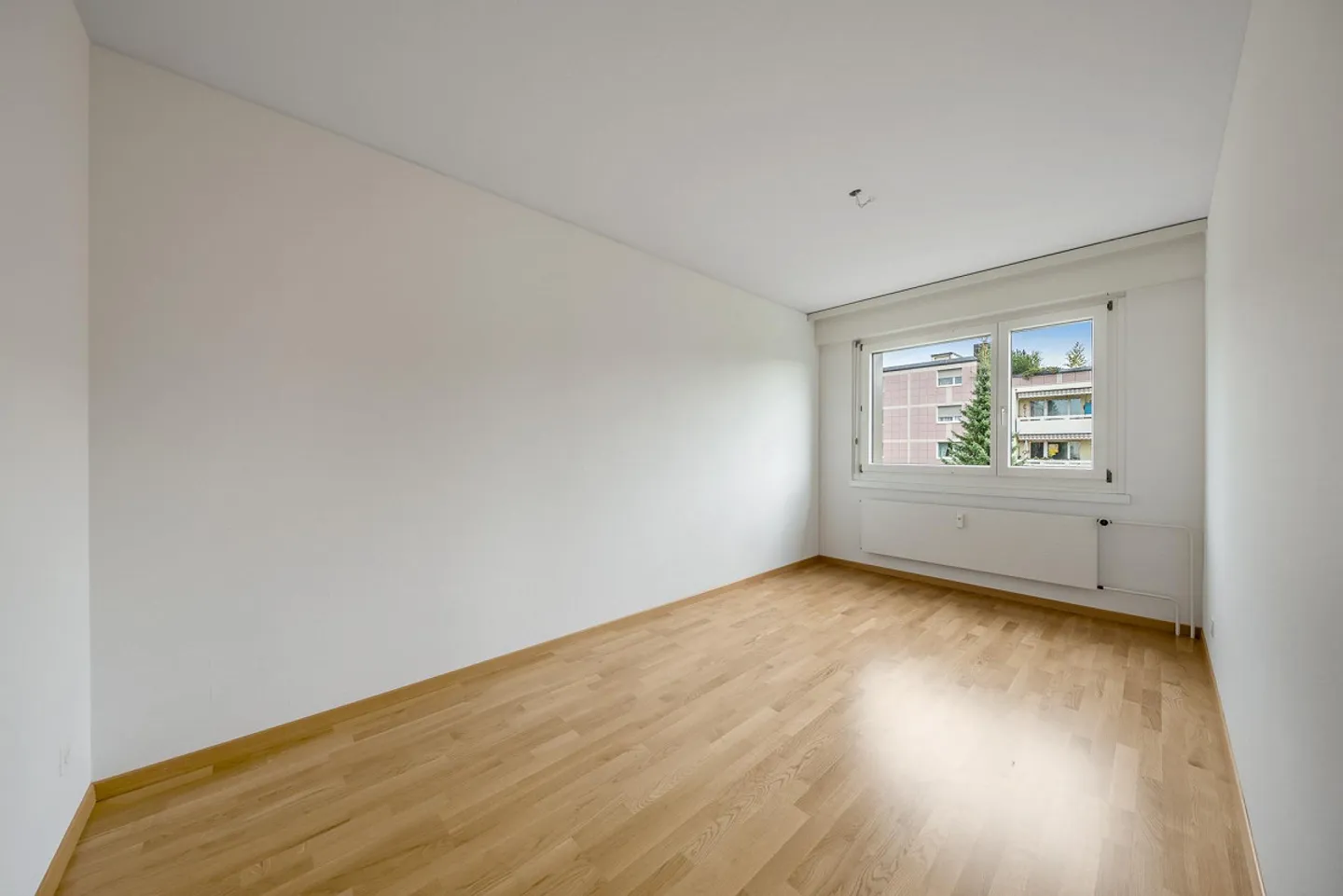 Spacious 5.5-Room Apartment - Photo 5 of 11