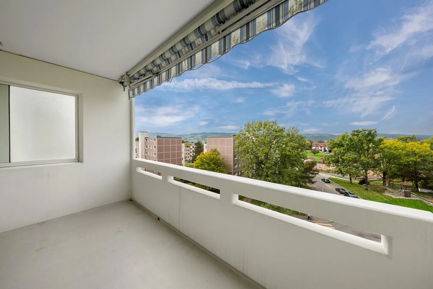 Spacious 5.5-Room Apartment - Photo 11 of 11