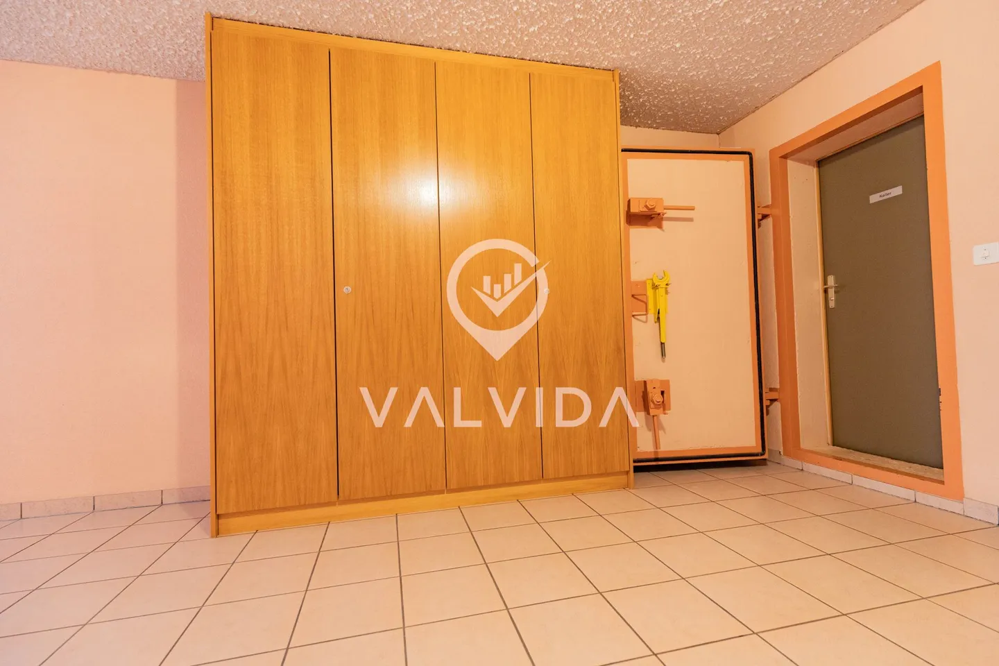 Appartement de 2 pièces avec panorama alpin, place de parking souterrain et cave - Photo 6 sur 9