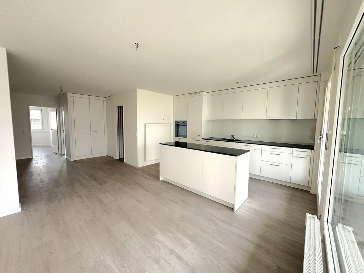 Grosszügige 4.5 Zimmerwohnung im 2.OG - Foto 2 von 13