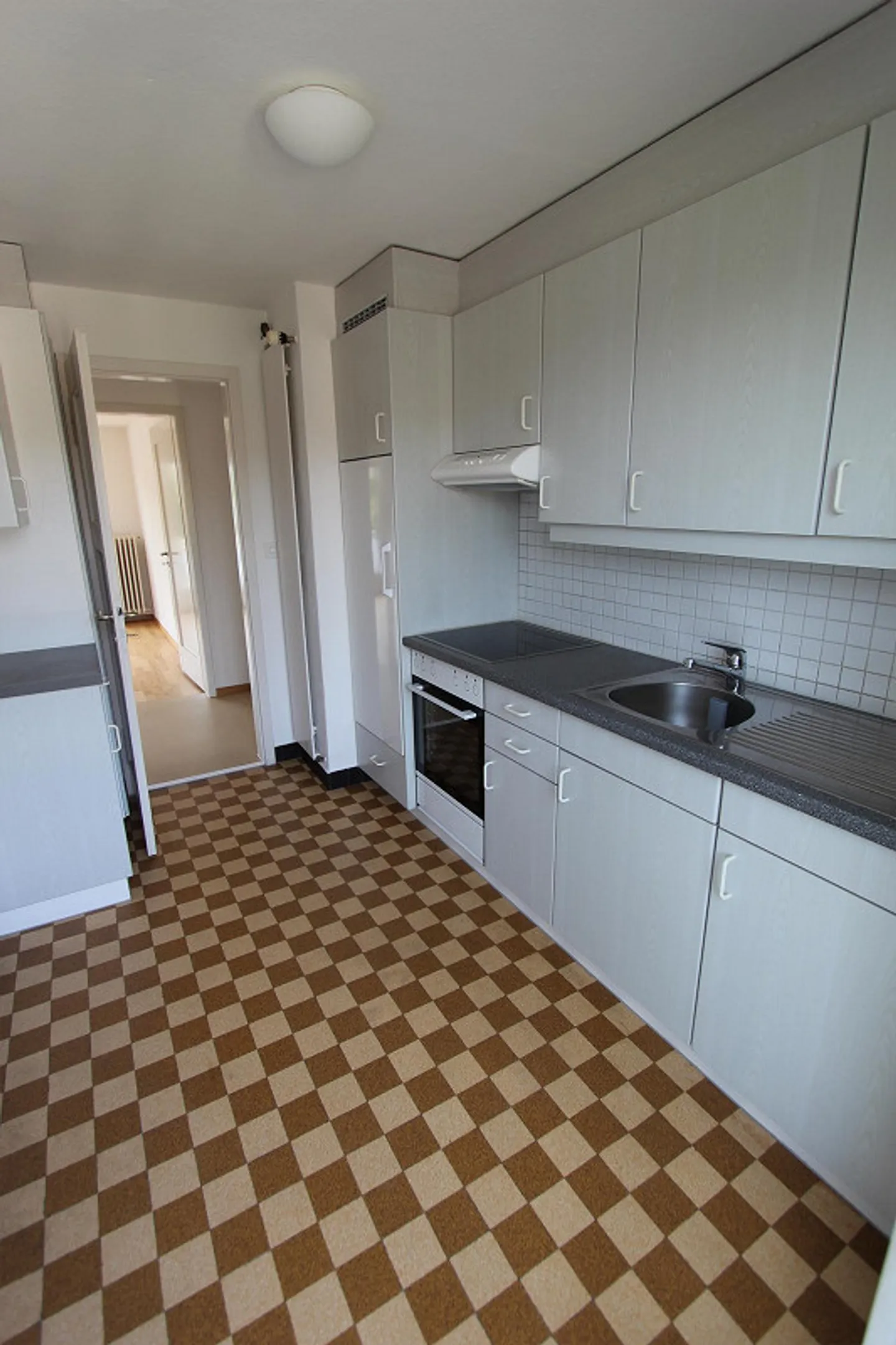 3 Room Apartment - Photo 4 of 4