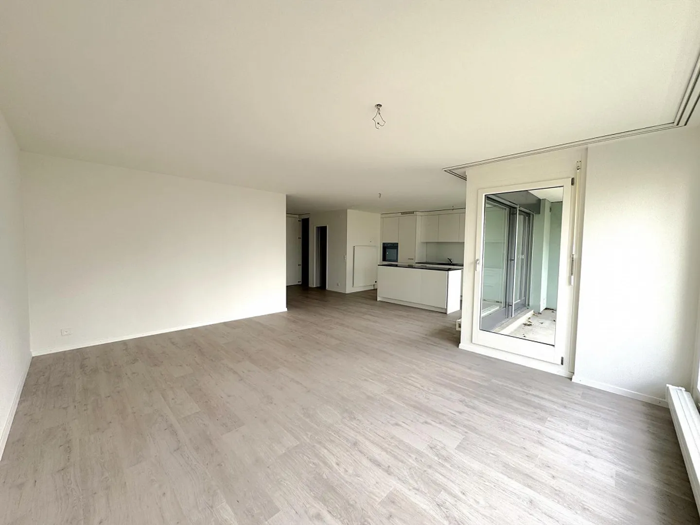 Grosszügige 4.5 Zimmerwohnung im 2.OG - Foto 4 von 13