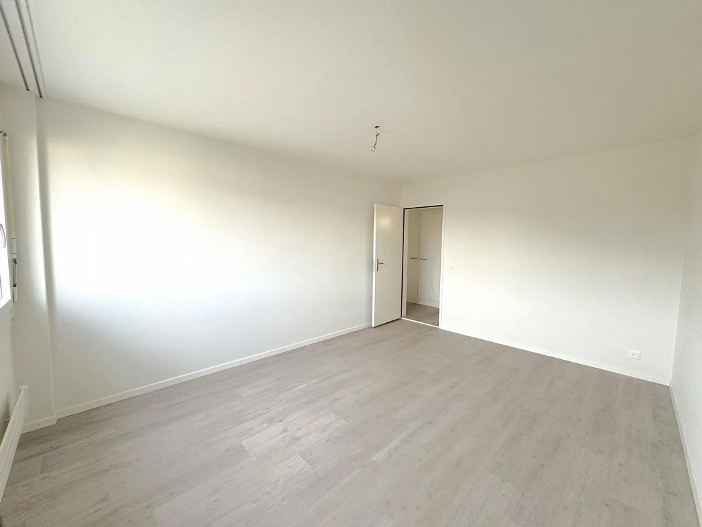 Grosszügige 4.5 Zimmerwohnung im 2.OG - Foto 8 von 13